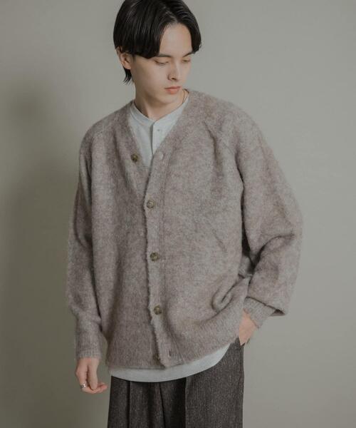 SENSE OF PLACE by URBAN RESEARCH（センスオブプレイスバイアーバンリサーチ）の「ブークレVネックカーディガン（カーディガン/ボレロ・メンズ・ライトベージュ/グリーン/チャコールグレー/レッド・MEDIUM/LARGE）」の2枚目の写真