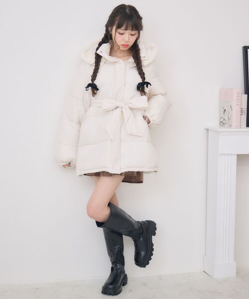 ems excite（エムズエキサイト）の「Fファーフード付中綿コート（ダウンジャケット/コート・レディース・ナチュラル/ブラック・FREE）」の6枚目の写真