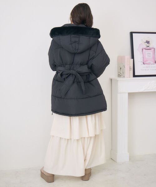 ems excite（エムズエキサイト）の「Fファーフード付中綿コート（ダウンジャケット/コート・レディース・ナチュラル/ブラック・FREE）」の16枚目の写真