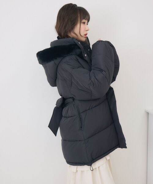 ems excite（エムズエキサイト）の「Fファーフード付中綿コート（ダウンジャケット/コート・レディース・ナチュラル/ブラック・FREE）」の20枚目の写真