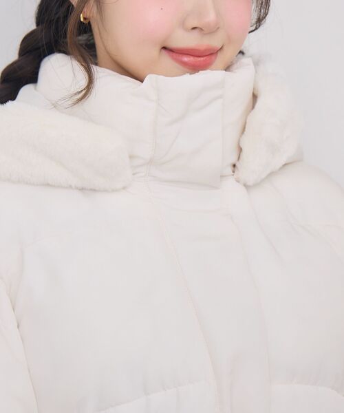 ems excite（エムズエキサイト）の「Fファーフード付中綿コート（ダウンジャケット/コート・レディース・ナチュラル/ブラック・FREE）」の11枚目の写真