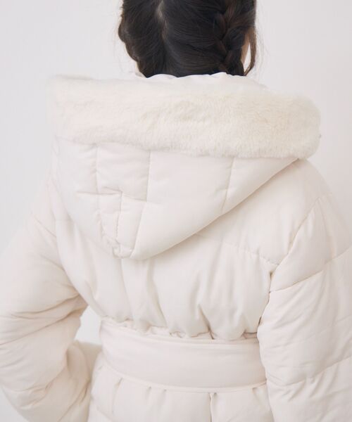 ems excite（エムズエキサイト）の「Fファーフード付中綿コート（ダウンジャケット/コート・レディース・ナチュラル/ブラック・FREE）」の8枚目の写真