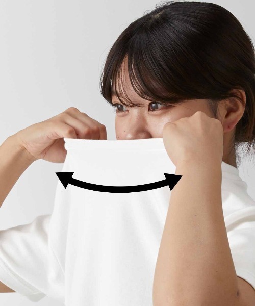 Live in comfort(リブインコンフォート)の「リブ イン コンフォート 吸湿発熱コットン素材の こだわりほか綿ロング白Tシャツ(Tシャツ/カットソー・レディース・ホワイト・S/M/L/LL/3L/4L)」の3枚目の写真