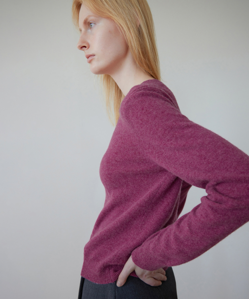 LEVAR（レバー）の「Essential Wool Round Knit - Plum（ニット/セーター・レディース・バーガンディー・FREE）」の4枚目の写真