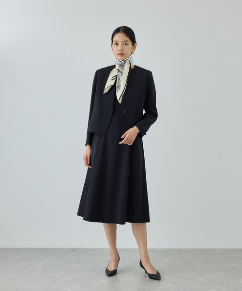 ROPE'（ロペ）の「トリアセダブルクロス クルーネックジャケット/イージーケア・セットアップ対応・26SS（ノーカラージャケット・レディース・ベージュ/ネイビー・36/38/40）」の4枚目の写真