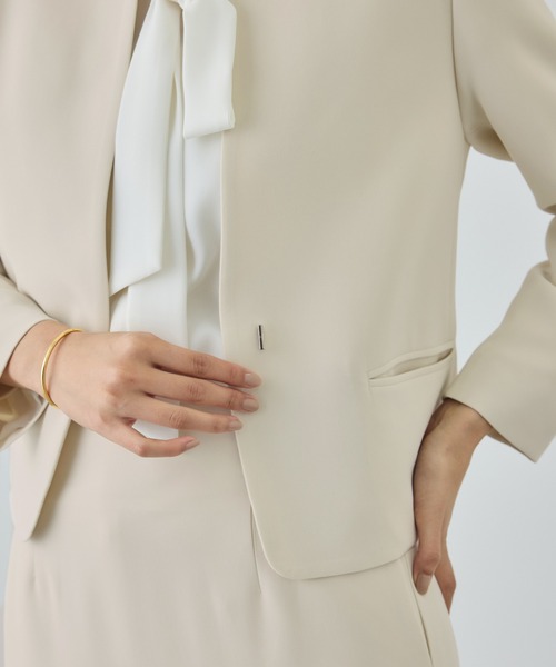 ROPE'（ロペ）の「トリアセダブルクロス クルーネックジャケット/イージーケア・セットアップ対応・26SS（ノーカラージャケット・レディース・ベージュ/ネイビー・36/38/40）」の8枚目の写真