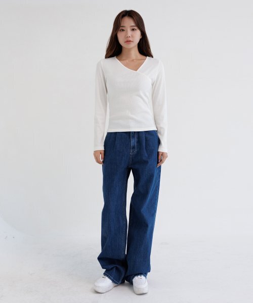 AWESOME STUDIO(オーサムスタジオ)の「Vネックリブニット長袖Tシャツホワイト(Tシャツ/カットソー・レディース・その他・FREE)」の5枚目の写真
