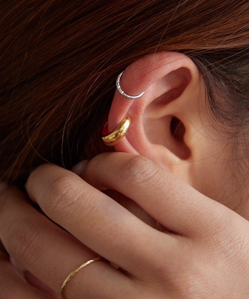 TOM WOOD（トムウッド）の「TOM WOOD / トムウッド Ear Cuff Thick GOLD ゴールドカラー シルバー925 イヤーカフ 2026年 夏 夏服（イヤーカフ・メンズ・ゴールド・S）」の3枚目の写真
