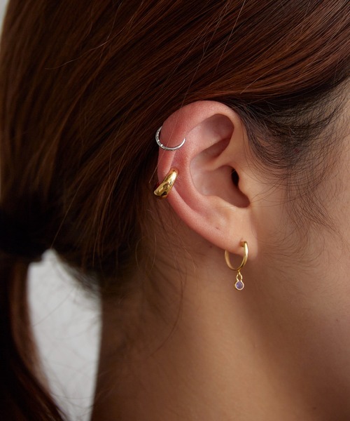 TOM WOOD（トムウッド）の「TOM WOOD / トムウッド Ear Cuff Thick GOLD ゴールドカラー シルバー925 イヤーカフ 2026年 夏 夏服（イヤーカフ・メンズ・ゴールド・S）」の11枚目の写真