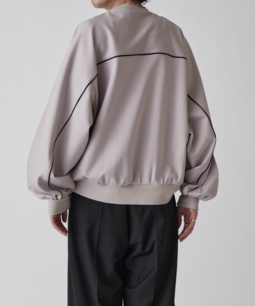 Lui's（ルイス）の「【Neucon】PIPING BALLOON PONTE SWEAT / パイピングバルーンポンチスウェットプルオーバー（スウェット・メンズ・ブラック/ライトグレー・1/2）」の13枚目の写真