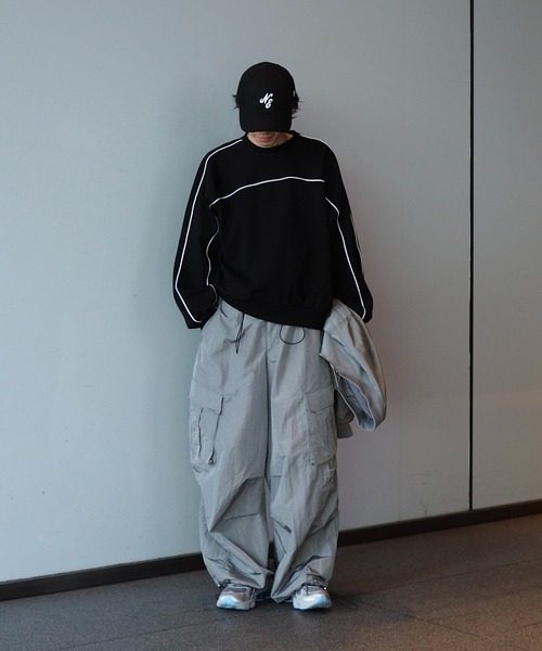 Lui's（ルイス）の「【Neucon】PIPING BALLOON PONTE SWEAT / パイピングバルーンポンチスウェットプルオーバー（スウェット・メンズ・ブラック/ライトグレー・1/2）」の15枚目の写真