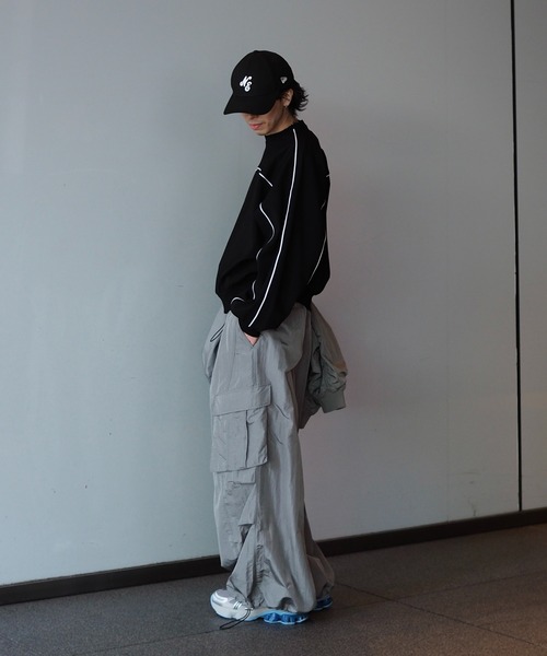 Lui's（ルイス）の「【Neucon】PIPING BALLOON PONTE SWEAT / パイピングバルーンポンチスウェットプルオーバー（スウェット・メンズ・ブラック/ライトグレー・1/2）」の16枚目の写真