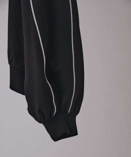 Lui's（ルイス）の「【Neucon】PIPING BALLOON PONTE SWEAT / パイピングバルーンポンチスウェットプルオーバー（スウェット・メンズ・ブラック/ライトグレー・1/2）」の20枚目の写真