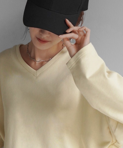 HUG.U(ハグユー)の「「 Tシャツ以上の満足感 」 綿100% Vネックスウェット(スウェット・レディース・ブラック/アイボリー/カーキ/ライトグレー/レッド/ホワイト/グレイッシュブルー・FREE)」の9枚目の写真