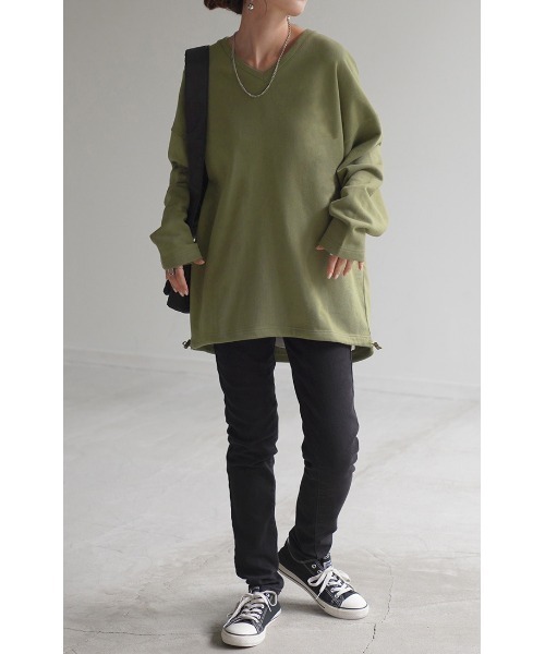 HUG.U(ハグユー)の「「 Tシャツ以上の満足感 」 綿100% Vネックスウェット(スウェット・レディース・ブラック/アイボリー/カーキ/ライトグレー/レッド/ホワイト/グレイッシュブルー・FREE)」の18枚目の写真