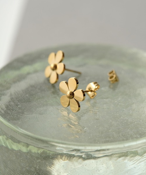 ZAKKA-BOX（ザッカボックス）の「フローラルピアス＆イヤーカフ（ピアス（両耳用）・レディース・ゴールド系/ゴールド系2/ゴールド系1・FREE）」の8枚目の写真