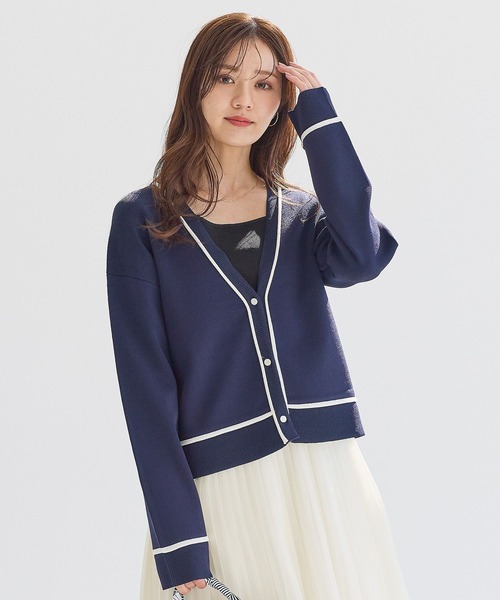 Andemiu(アンデミュウ)の「ショートVネックカーディガン641359(カーディガン/ボレロ・レディース・モカ/オフホワイト/オレンジ/ネイビー・FREE)」の4枚目の写真