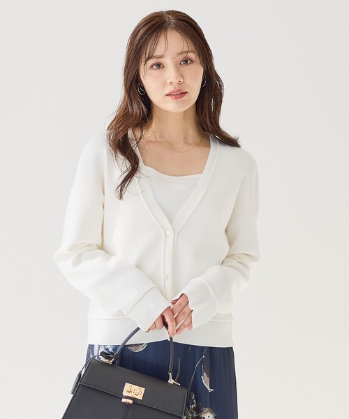 Andemiu(アンデミュウ)の「ショートVネックカーディガン641359(カーディガン/ボレロ・レディース・モカ/オフホワイト/オレンジ/ネイビー・FREE)」の2枚目の写真