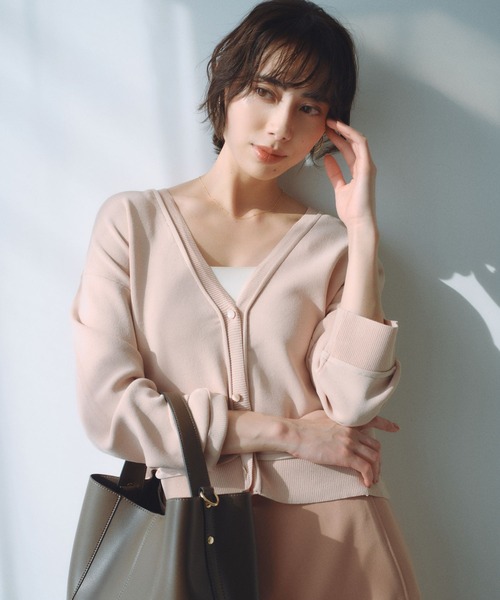 Andemiu(アンデミュウ)の「ショートVネックカーディガン641359(カーディガン/ボレロ・レディース・モカ/オフホワイト/オレンジ/ネイビー・FREE)」の1枚目の写真