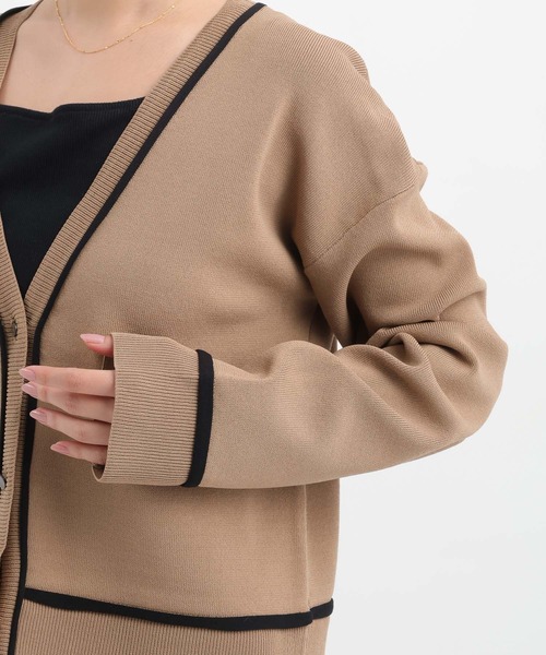 Andemiu(アンデミュウ)の「ショートVネックカーディガン641359(カーディガン/ボレロ・レディース・モカ/オフホワイト/オレンジ/ネイビー・FREE)」の14枚目の写真