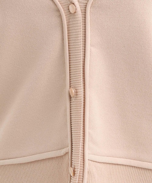 Andemiu(アンデミュウ)の「ショートVネックカーディガン641359(カーディガン/ボレロ・レディース・モカ/オフホワイト/オレンジ/ネイビー・FREE)」の8枚目の写真