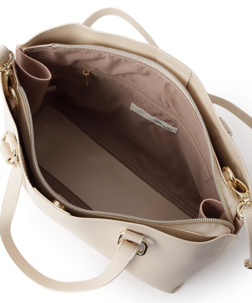 SHOO・LA・RUE（シューラルー）の「【2WAY】さりげないサイド配色がポイント きれいめトートバッグ（トートバッグ・レディース・アイボリー/ブラック/ブラウン系その他・00）」の17枚目の写真