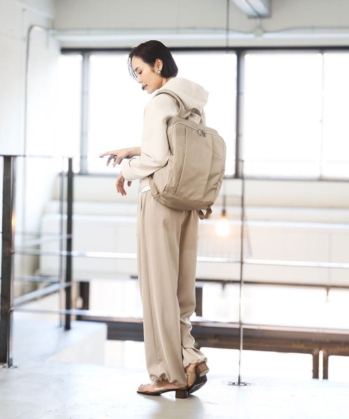 MK MICHEL KLEIN（エムケーミッシェルクラン）の「[撥水/A4収納可]フロントタックデザインリュック（バックパック/リュック・レディース・ブラック/ライトベージュ/グレー・00）」の18枚目の写真