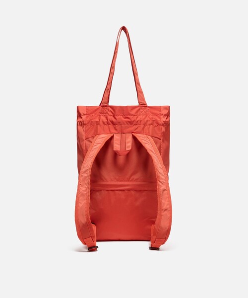 AIGLE(エーグル)の「撥水 ライト&コンパクト 巾着バックパック 15L(バックパック/リュック・レディース・オレンジ/ホワイト/ダークネイビー・FREE)」の4枚目の写真