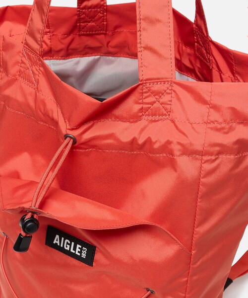 AIGLE(エーグル)の「撥水 ライト&コンパクト 巾着バックパック 15L(バックパック/リュック・レディース・オレンジ/ホワイト/ダークネイビー・FREE)」の7枚目の写真