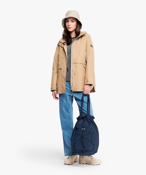 AIGLE(エーグル)の「撥水 ライト&コンパクト 巾着バックパック 15L(バックパック/リュック・レディース・オレンジ/ホワイト/ダークネイビー・FREE)」の16枚目の写真