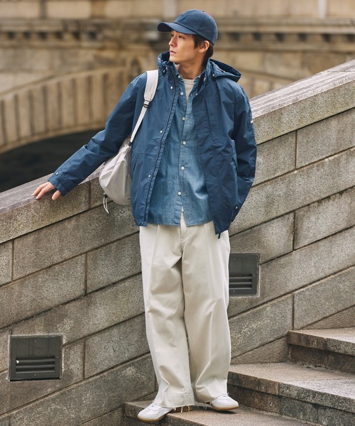 AIGLE（エーグル）の「撥水 ライト＆コンパクト パッカブル巾着バックパック 15L（バックパック/リュック・レディース・オレンジ/ホワイト/ダークネイビー/モスグリーン/ダークブルー・FREE）」の13枚目の写真