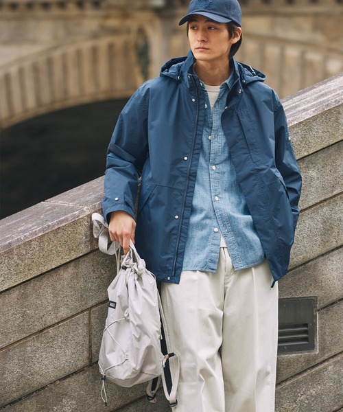 AIGLE（エーグル）の「撥水 ライト＆コンパクト パッカブル巾着バックパック 15L（バックパック/リュック・レディース・オレンジ/ホワイト/ダークネイビー/モスグリーン/ダークブルー・FREE）」の8枚目の写真