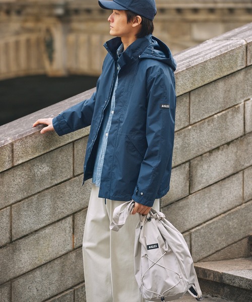 AIGLE（エーグル）の「撥水 ライト＆コンパクト パッカブル巾着バックパック 15L（バックパック/リュック・レディース・オレンジ/ホワイト/ダークネイビー/モスグリーン/ダークブルー・FREE）」の9枚目の写真