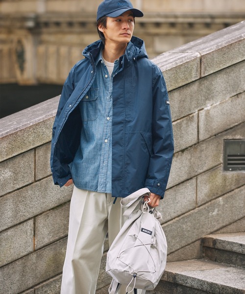 AIGLE（エーグル）の「撥水 ライト＆コンパクト パッカブル巾着バックパック 15L（バックパック/リュック・レディース・オレンジ/ホワイト/ダークネイビー/モスグリーン/ダークブルー・FREE）」の12枚目の写真