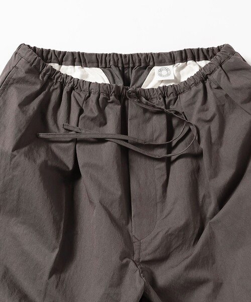 BRILLA per il gusto（ブリッラペルイルグースト）の「ORCIVAL / コットンナイロン ワイドイージーパンツ（その他パンツ・メンズ・オリーブ/チャコールグレー・4/5）」の5枚目の写真