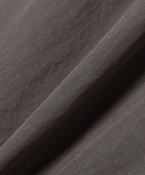 BRILLA per il gusto（ブリッラペルイルグースト）の「ORCIVAL / コットンナイロン ワイドイージーパンツ（その他パンツ・メンズ・オリーブ/チャコールグレー・4/5）」の8枚目の写真