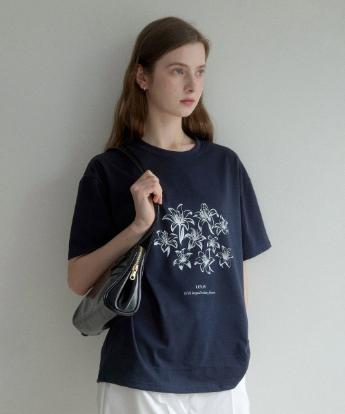 LENAV(ルナブ)の「エシーフラワーTシャツ(ネイビー)(Tシャツ/カットソー・レディース・その他・FREE)」の1枚目の写真