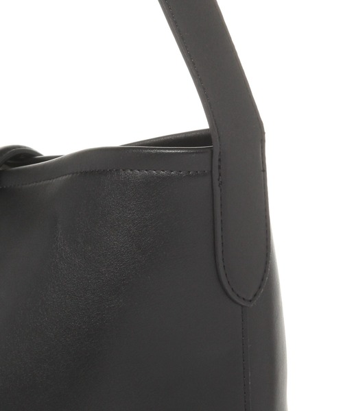 LEPSIM（レプシィム）の「メタルポイントバケツバッグ　645200（トートバッグ・レディース・アイボリー/ブラック・ONE SIZE）」の7枚目の写真