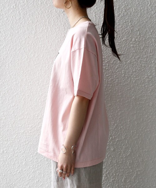 SHIPS any(シップス エニィ)の「【SHIPS any別注】La Hutte:〈洗濯機可能〉デザイン ロゴ プリント TEE 26SS(Tシャツ/カットソー・レディース・ブラウン/ホワイト系2/ホワイト系1/ピンク・ONE SIZE)」の7枚目の写真