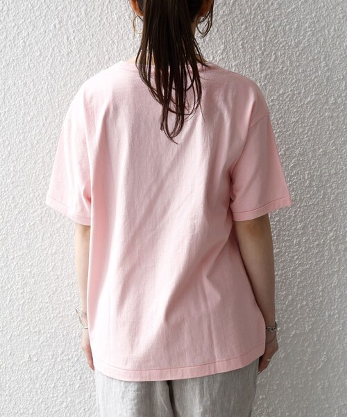 SHIPS any(シップス エニィ)の「【SHIPS any別注】La Hutte:〈洗濯機可能〉デザイン ロゴ プリント TEE 26SS(Tシャツ/カットソー・レディース・ブラウン/ホワイト系2/ホワイト系1/ピンク・ONE SIZE)」の6枚目の写真