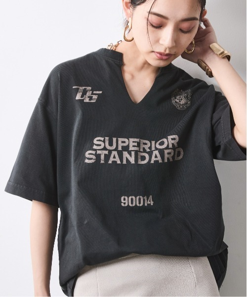 CHIC STYLE(シックスタイル)の「綿100%スリットネックプリントTシャツ<大きいサイズ有>シックスタイル(Tシャツ/カットソー・レディース・スミクロ/ボルドー・M/L/LL/3L/4L/5L)」の1枚目の写真