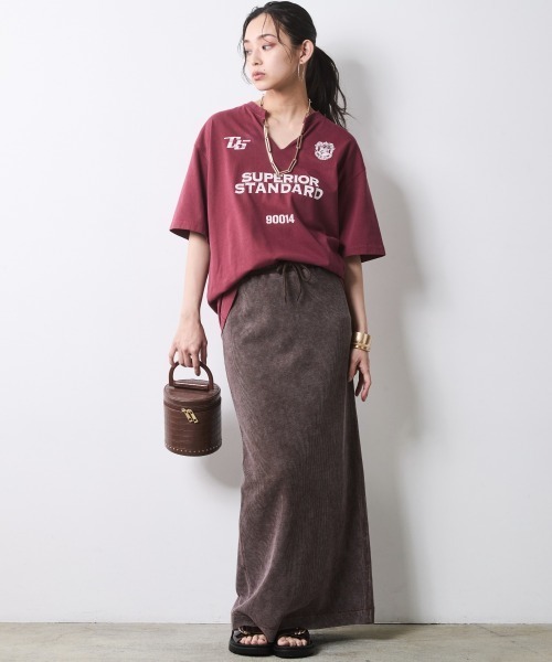 CHIC STYLE(シックスタイル)の「綿100%スリットネックプリントTシャツ<大きいサイズ有>シックスタイル(Tシャツ/カットソー・レディース・スミクロ/ボルドー・M/L/LL/3L/4L/5L)」の4枚目の写真
