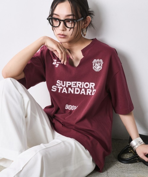 CHIC STYLE(シックスタイル)の「綿100%スリットネックプリントTシャツ<大きいサイズ有>シックスタイル(Tシャツ/カットソー・レディース・スミクロ/ボルドー・M/L/LL/3L/4L/5L)」の10枚目の写真