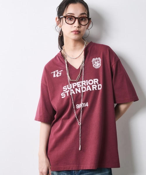 CHIC STYLE(シックスタイル)の「綿100%スリットネックプリントTシャツ<大きいサイズ有>シックスタイル(Tシャツ/カットソー・レディース・スミクロ/ボルドー・M/L/LL/3L/4L/5L)」の12枚目の写真
