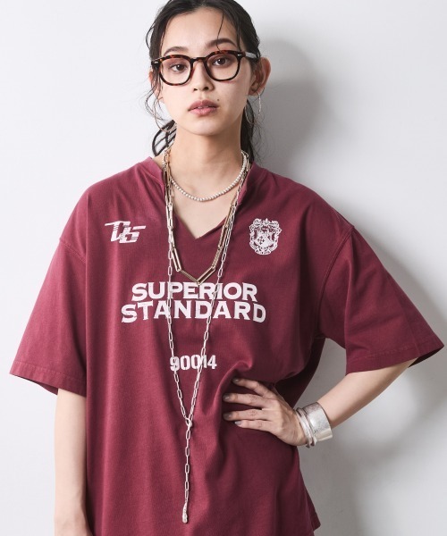 CHIC STYLE(シックスタイル)の「綿100%スリットネックプリントTシャツ<大きいサイズ有>シックスタイル(Tシャツ/カットソー・レディース・スミクロ/ボルドー・M/L/LL/3L/4L/5L)」の13枚目の写真