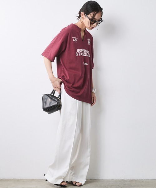 CHIC STYLE(シックスタイル)の「綿100%スリットネックプリントTシャツ<大きいサイズ有>シックスタイル(Tシャツ/カットソー・レディース・スミクロ/ボルドー・M/L/LL/3L/4L/5L)」の16枚目の写真