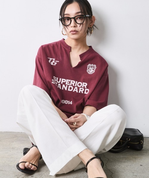 CHIC STYLE(シックスタイル)の「綿100%スリットネックプリントTシャツ<大きいサイズ有>シックスタイル(Tシャツ/カットソー・レディース・スミクロ/ボルドー・M/L/LL/3L/4L/5L)」の19枚目の写真