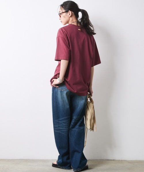 CHIC STYLE(シックスタイル)の「綿100%スリットネックプリントTシャツ<大きいサイズ有>シックスタイル(Tシャツ/カットソー・レディース・スミクロ/ボルドー・M/L/LL/3L/4L/5L)」の21枚目の写真