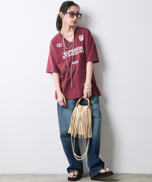 CHIC STYLE(シックスタイル)の「綿100%スリットネックプリントTシャツ<大きいサイズ有>シックスタイル(Tシャツ/カットソー・レディース・スミクロ/ボルドー・M/L/LL/3L/4L/5L)」の22枚目の写真