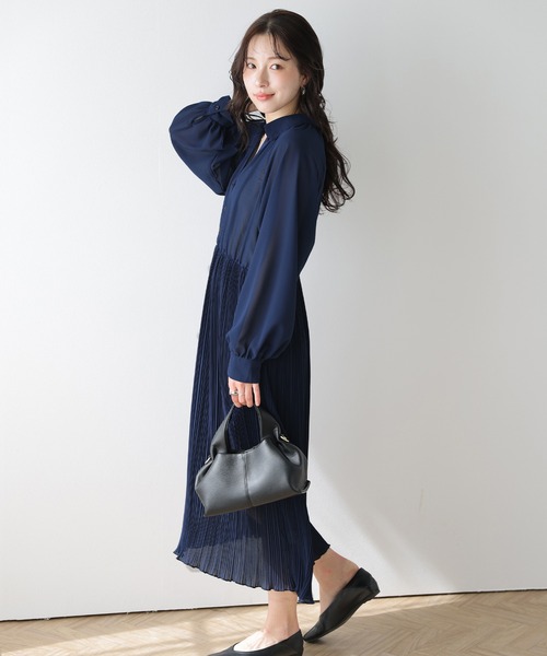 SUGAR BISKET(シュガービスケット)の「ジョーゼット プリーツ ドッキング ワンピース(ワンピース・レディース・ネイビー/ブラック/ライトグレー・フリー)」の8枚目の写真